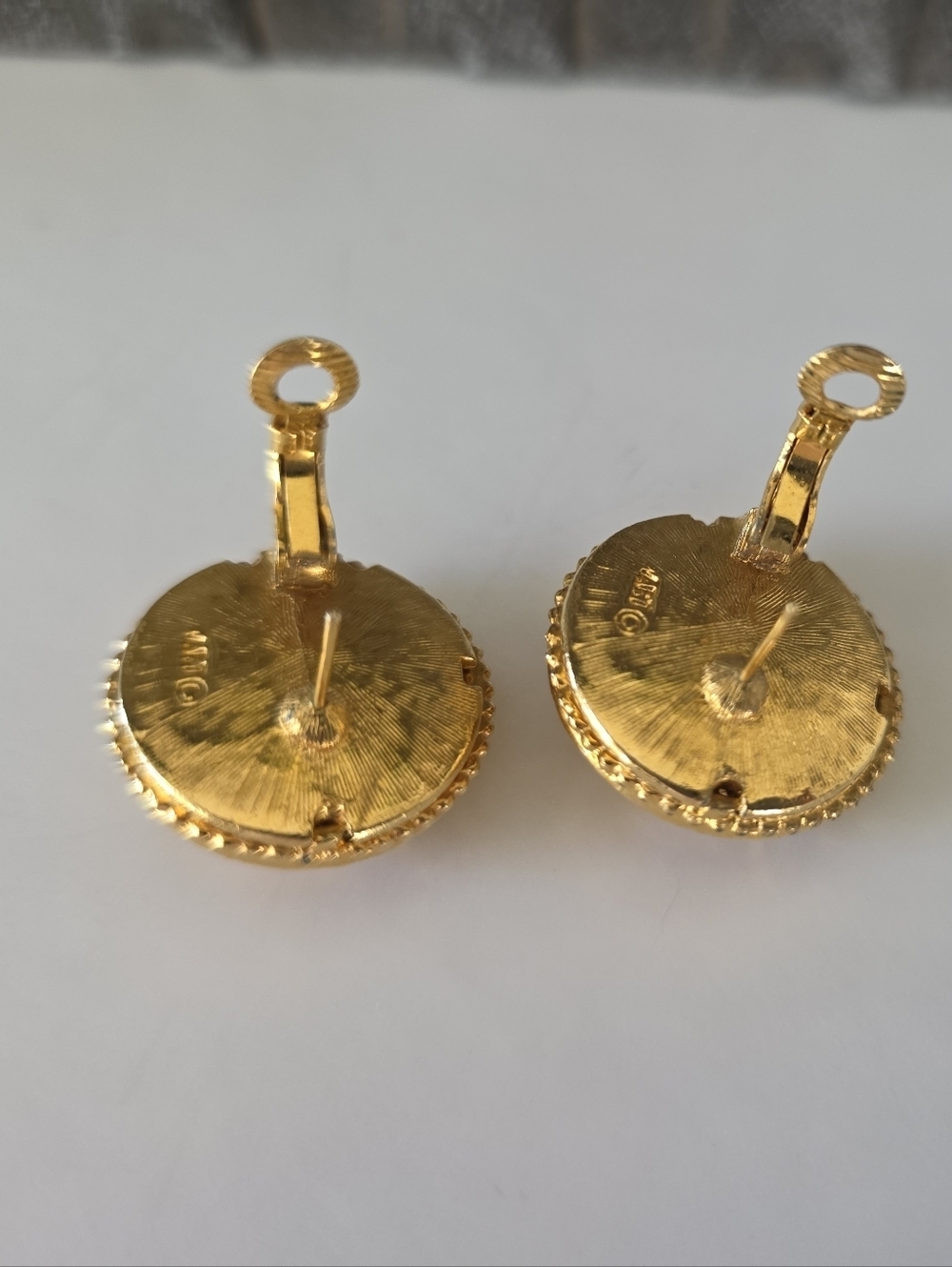 Vintage ART Gold Filigree Dome Statement Earrings 60s 70s Designer Style - Picture 5 of 9